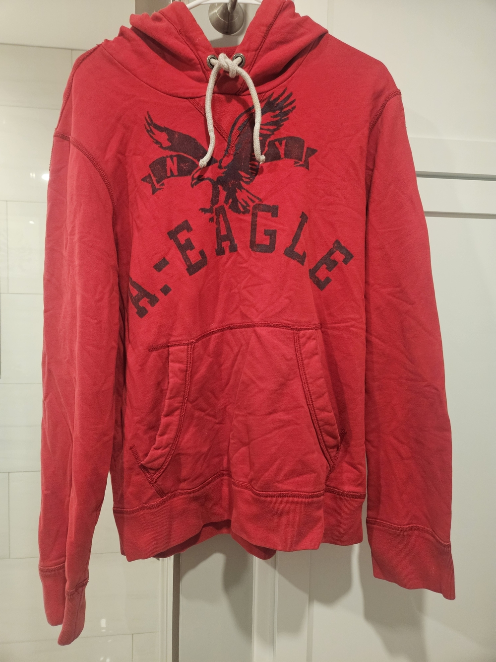 Men's American Eagle Pullover Hoodie with Eagle Graphic Size M